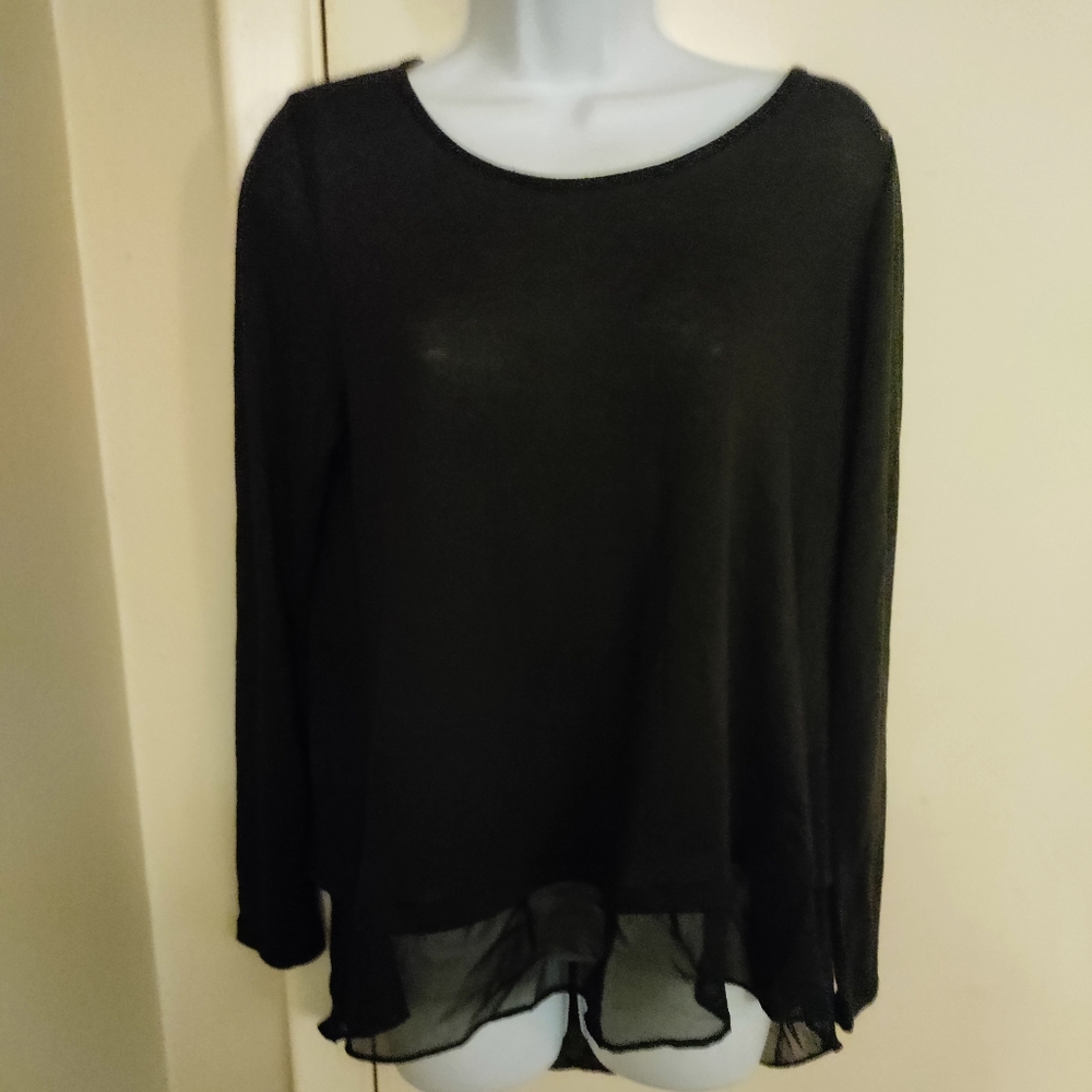 💸LAST CHANCE 🔥SOF lined Black top w/sheer hemline &mostly split open back.Sz.L